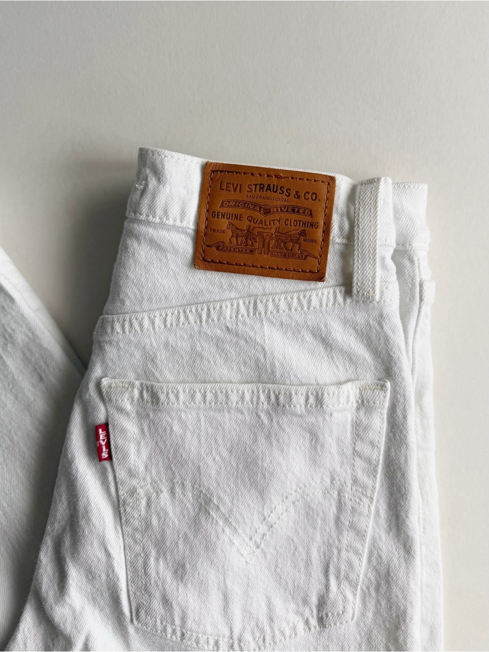 Levi’s Ribcage Straight - Picture 5 of 7